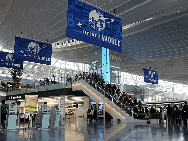 Portos e aeroportos importantes do país