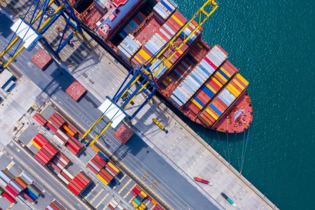 Os desafios da importação marítima no Brasil